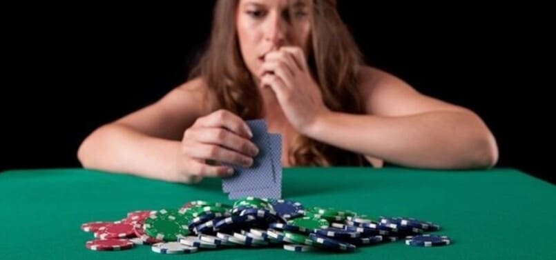 Tìm hiểu về các chiến thuật bluff giúp người chơi cược hiệu quả trong poker.